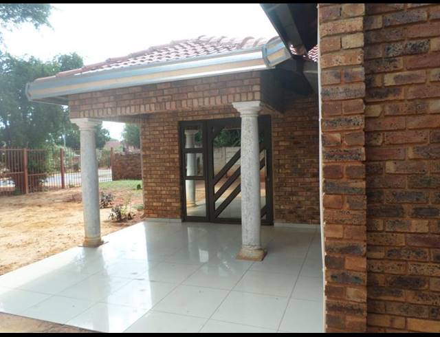 3 BEDROOM HOUSE FOR SALE IN THE ORCHARDS
